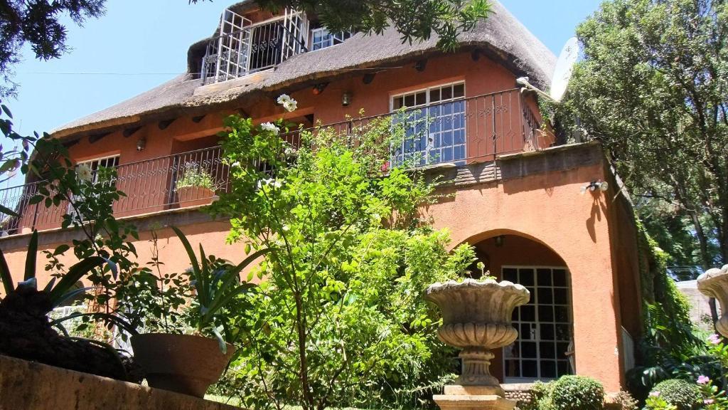 Treetops & Treats Guest House Pretoria Exterior photo