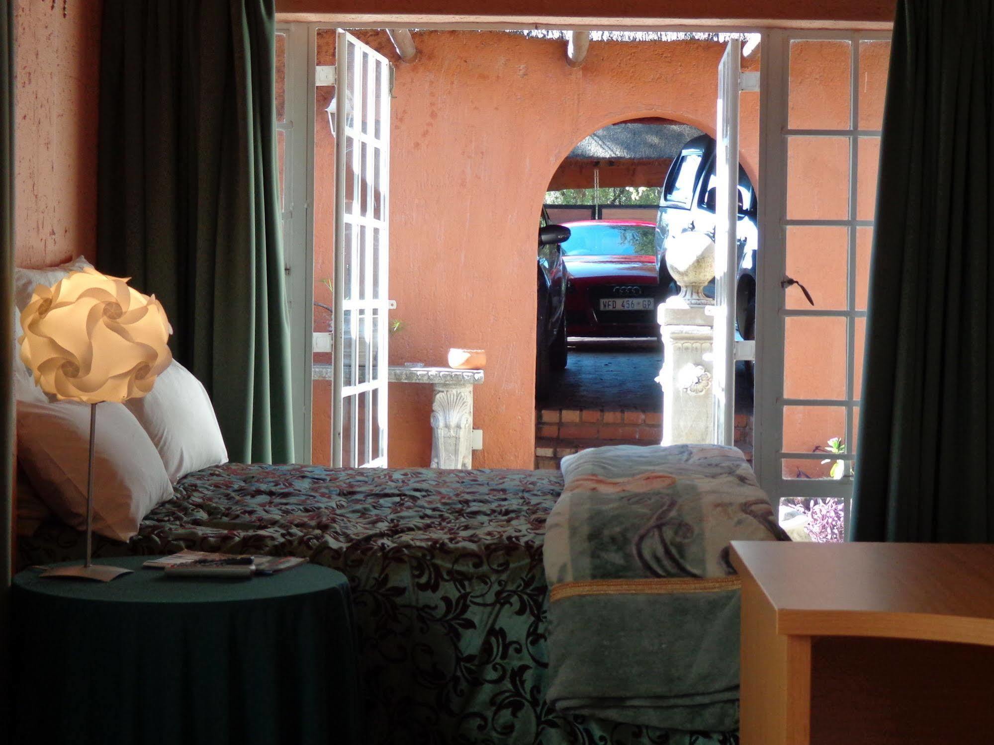 Treetops & Treats Guest House Pretoria Exterior photo